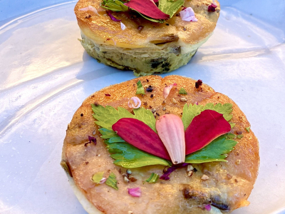 Petits clafoutis aux légumes et mozzarella / huile infusée à l’ail