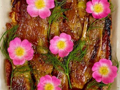 Tarte tatin au fenouil, fromage de brebis et huile de macadamia