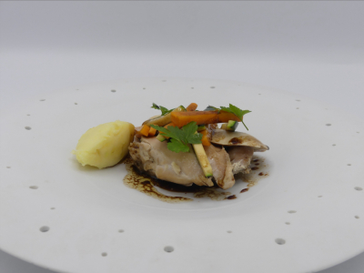 Poulet fermier en vinaigrette de légumes et purée de pommes de terre