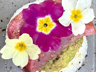 Œuf poché, avocat, radis rôtis et huile Du'olive Bergamote